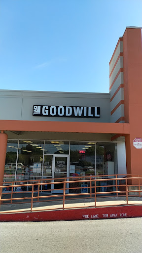 Goodwill Central Texas - McNeil Bookstore - Attended Donation Center image 4