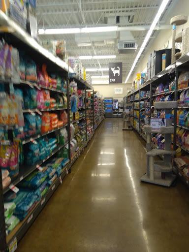 Pet Supply Store «Pet Supplies Plus», reviews and photos, 350 Ramapo Valley Rd #28, Oakland, NJ 07436, USA