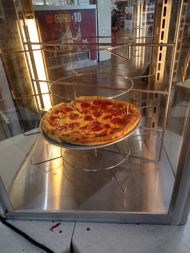 I Like Pizza Pablo Livas dentro del H-E-B de plaza Sun Mall , venta de pizza en guadalupe