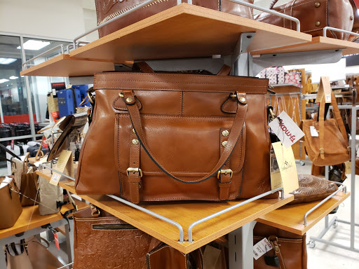 Shopping Mall «Crystal Point Mall Shopping Center», reviews and photos, 6000 Northwest Hwy, Crystal Lake, IL 60014, USA