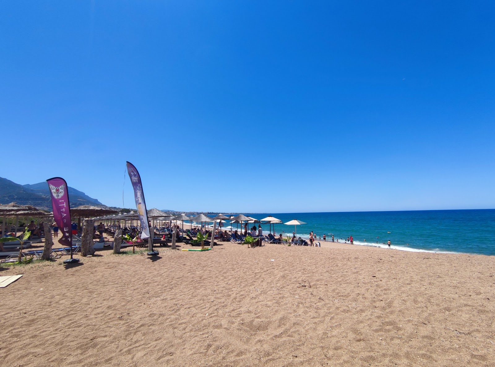 Fotografie cu Sani beach cu nivelul de curățenie in medie