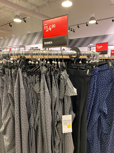 Clothing Store «Nike Factory Store», reviews and photos, 2700 Potomac Mills Cir #511, Woodbridge, VA 22192, USA