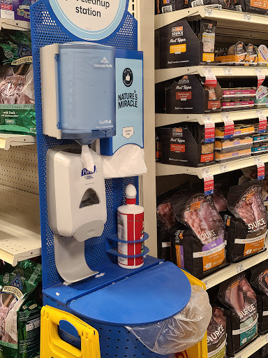 Pet Supply Store «PetSmart», reviews and photos, 1600 Marcus Ave, New Hyde Park, NY 11040, USA