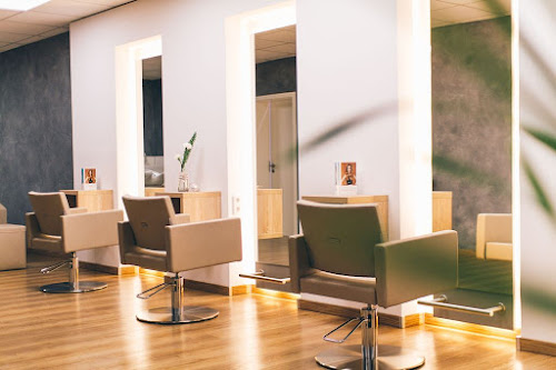 head stories & OTHER MATTERS | Friseure + Stylisten à Chemnitz