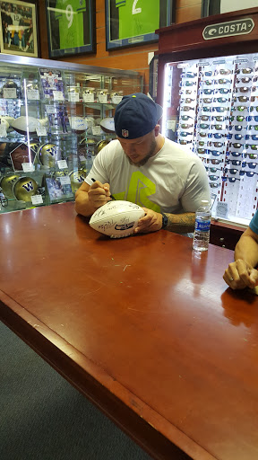 Sporting Goods Store «Mill Creek Sports Cards», reviews and photos, 15704 Mill Creek Blvd # 5, Mill Creek, WA 98012, USA