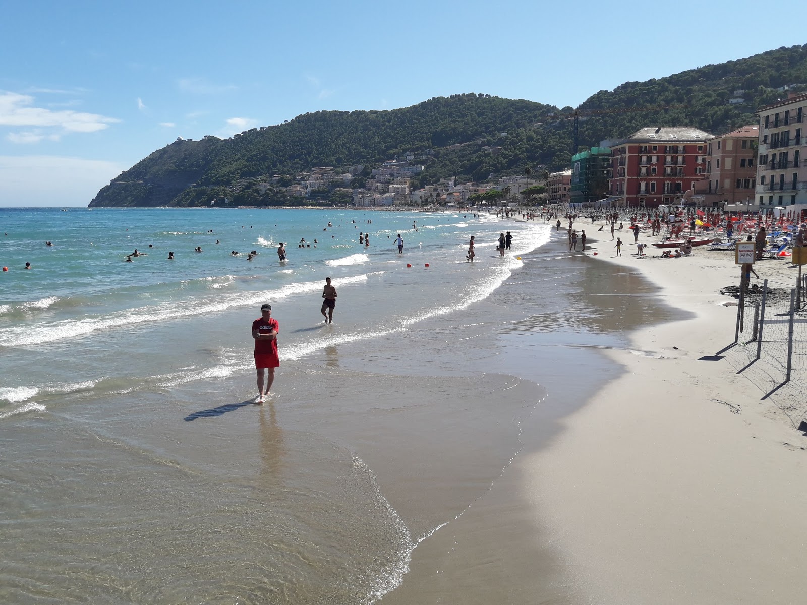 Fotografie cu Laigueglia Beach cu nivelul de curățenie înalt