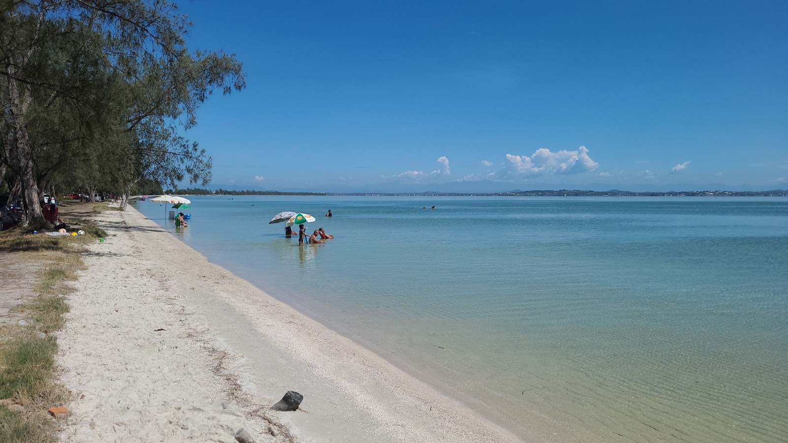 Foto di Prainha da Lagoa Bonita con una superficie del sabbia beige