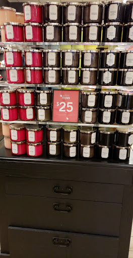 Beauty Supply Store «Bath & Body Works», reviews and photos, 275 Pavilion Pkwy, Fayetteville, GA 30214, USA