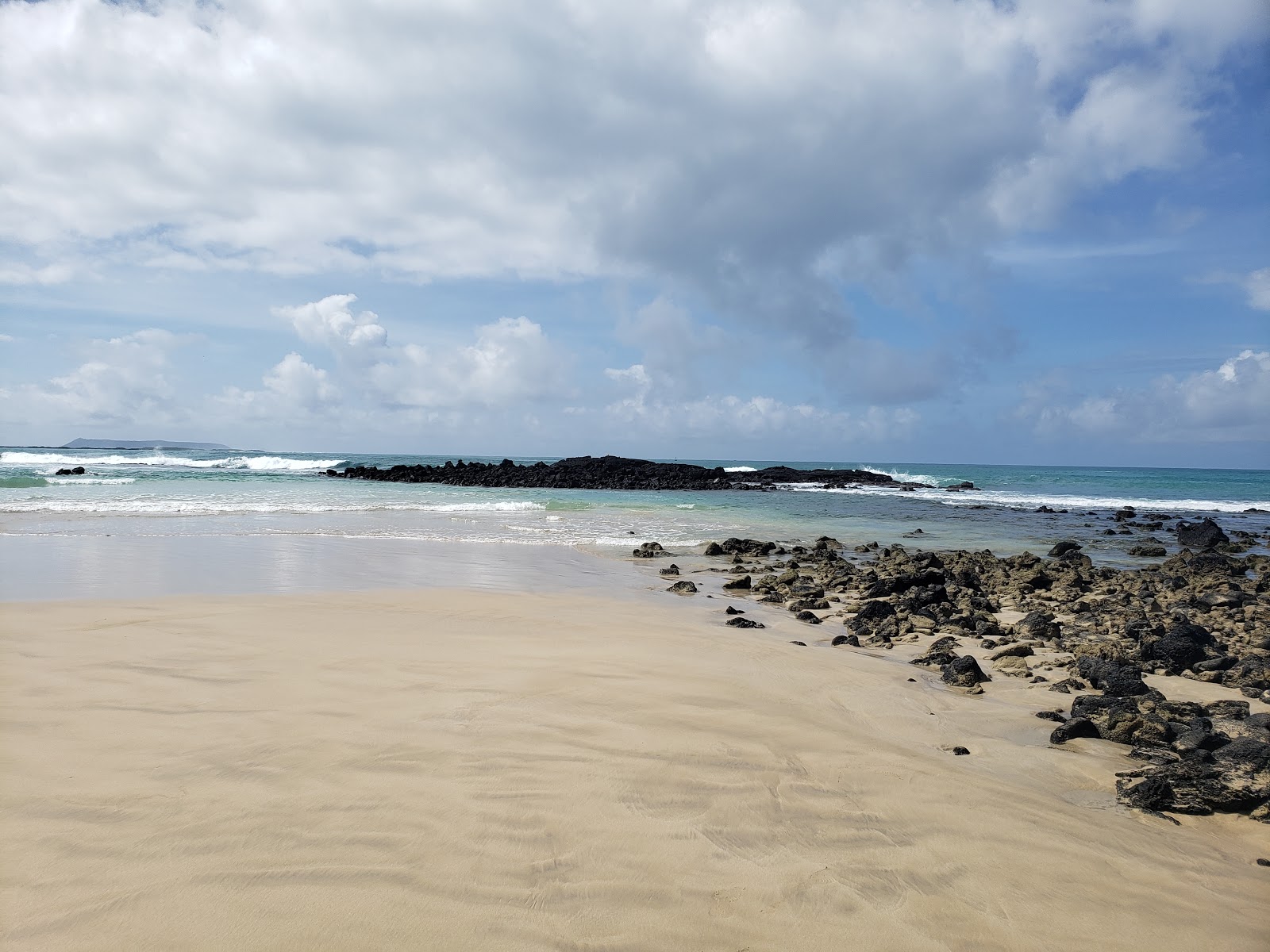 Fotografie cu La Playita cu o suprafață de nisip strălucitor