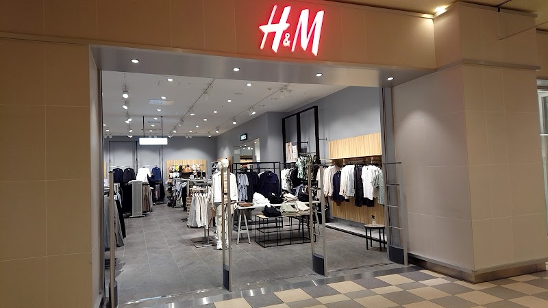 H&M ララガーデン川口店