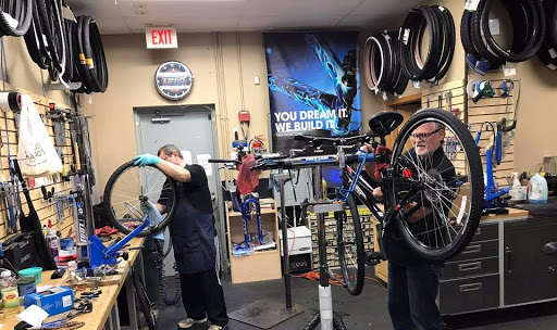 Bicycle Store «M & M Cyclery», reviews and photos, 734 Butterfield Rd, Mundelein, IL 60060, USA