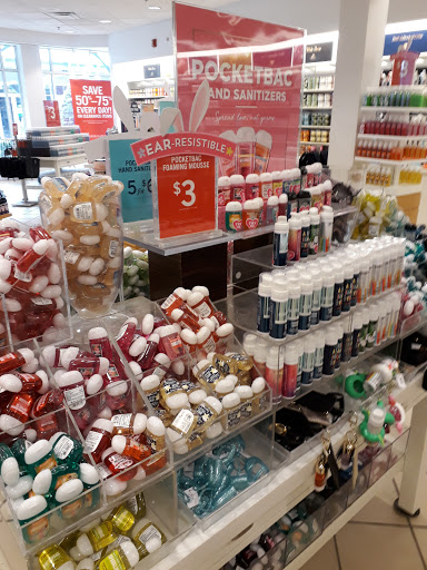 Outlet Mall «Tanger Outlet Westbrook», reviews and photos, 314 Flat Rock Pl, Westbrook, CT 06498, USA