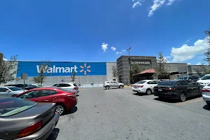 Walmart Cumbres Monterrey image