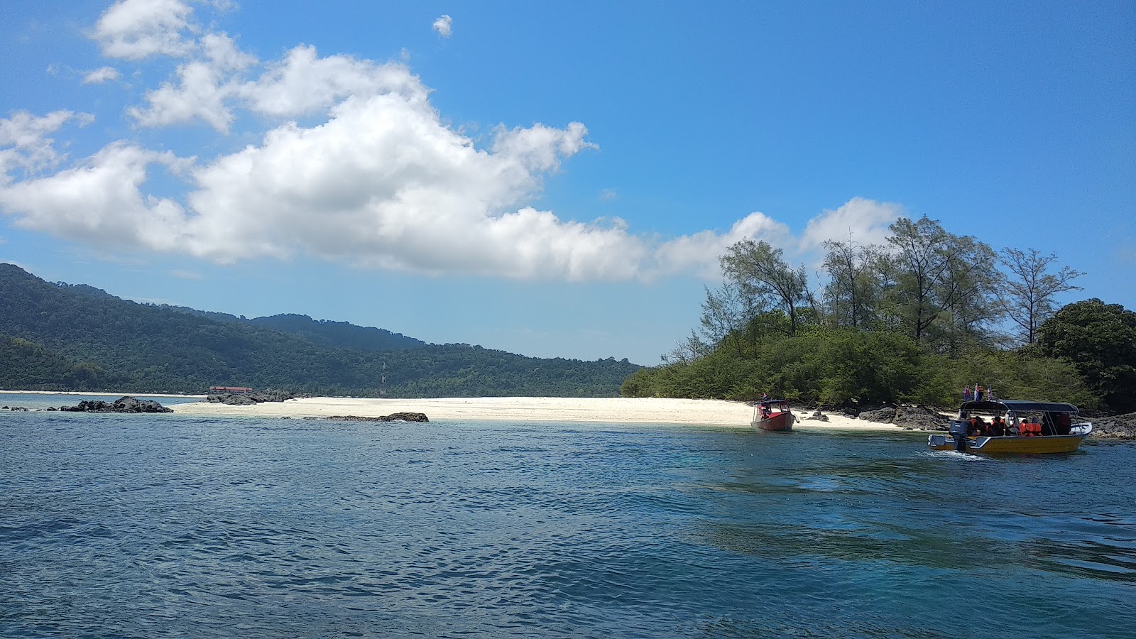 Φωτογραφία του Pulau Mentigi με επίπεδο καθαριότητας πολύ καθαρό