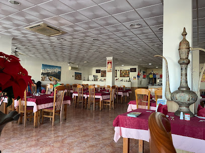 Mount Everest Restaurant - C. Mayor, 134, 03190 Pilar de la Horadada, Alicante, Spain