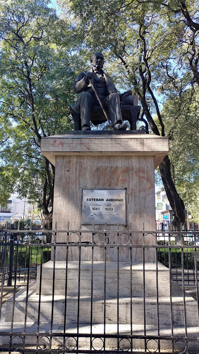 Monumento a Esteban Adrogué