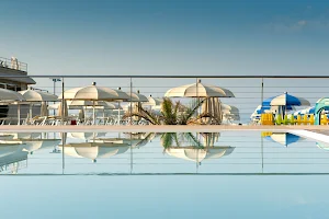 Calypso Beach - Spiaggia con piscina riscaldata e idromassaggio image