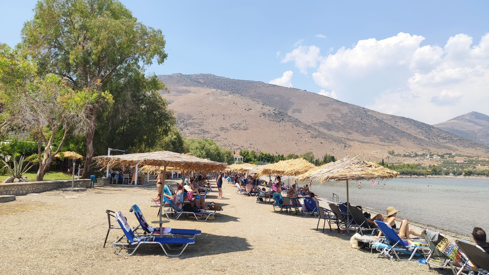 Vitrithra 2 Beach'in fotoğrafı açık yeşil su yüzey ile