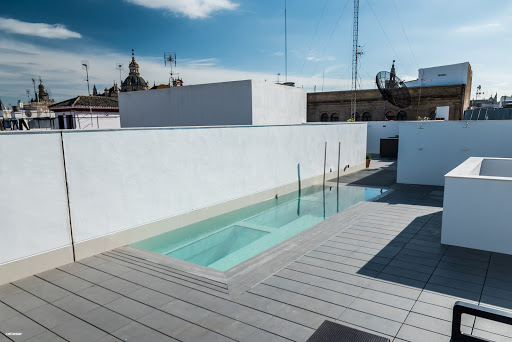 Swimming pool maintenance Seville