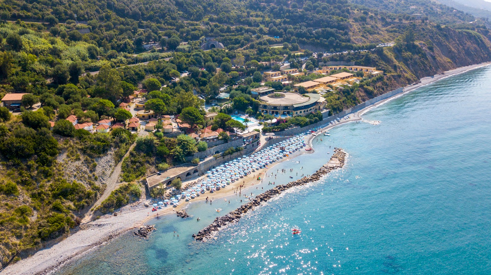 La Maree hotel beach的照片 带有蓝色的水表面