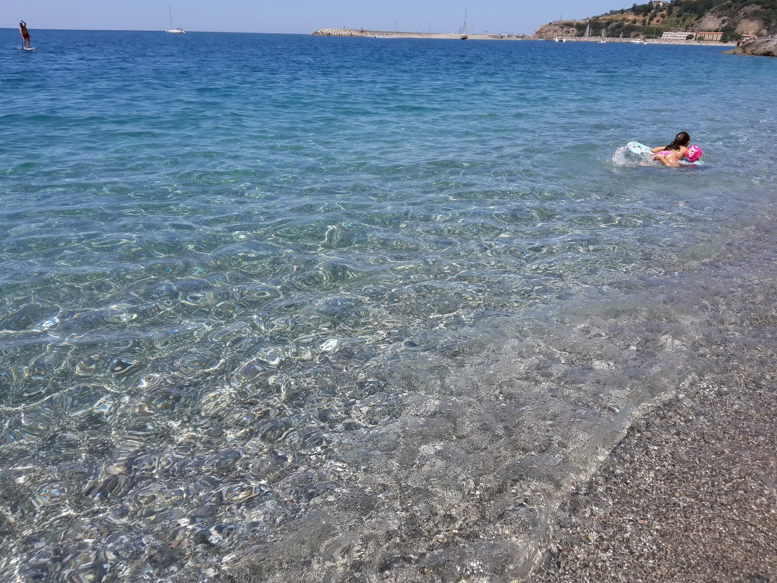 Foto von Cetraro beach mit blaues wasser Oberfläche