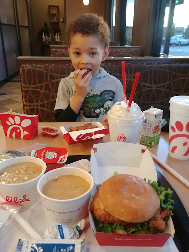 Fast Food Restaurant «Chick-fil-A», reviews and photos, 1320 Veterans Pkwy, Clarksville, IN 47129, USA