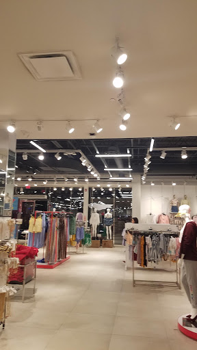 Clothing Store «F21 RED», reviews and photos, 2615 Medical Center Pkwy #2300, Murfreesboro, TN 37129, USA