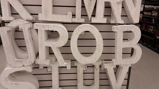 Craft Store «Hobby Lobby», reviews and photos, 1146 Hickory Point Mall, Forsyth, IL 62535, USA