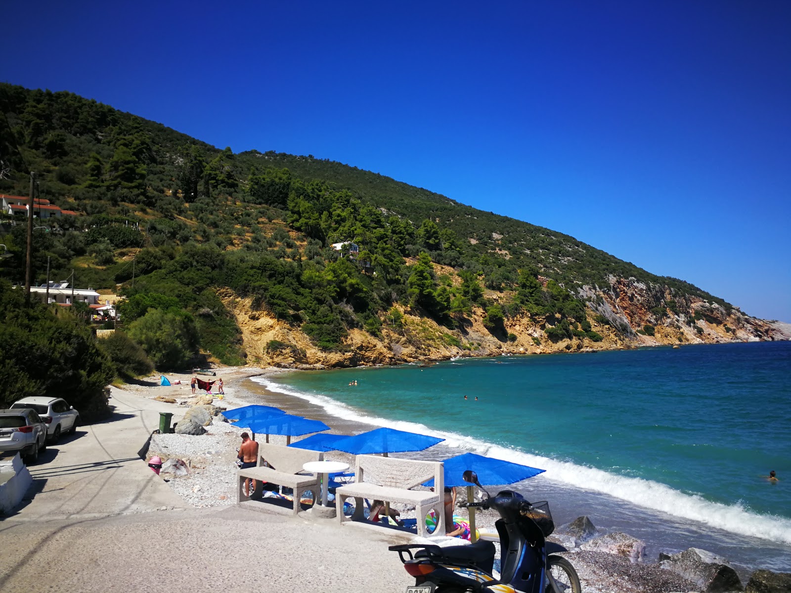 Paralia Glifoneri'in fotoğrafı küçük koy ile birlikte