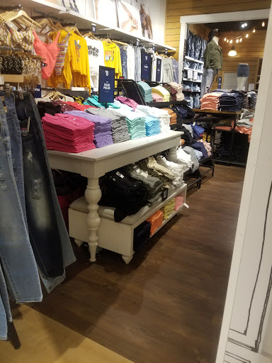 Clothing Store «Aéropostale», reviews and photos, 200 Baychester Ave, Bronx, NY 10475, USA
