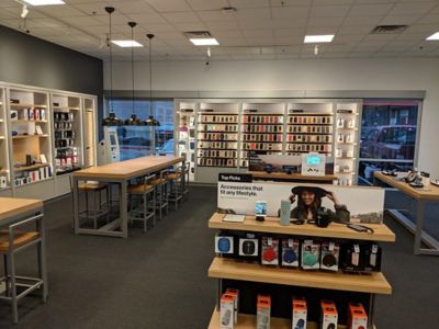 Cell Phone Store «Verizon», reviews and photos, 1255 N 205th St #101, Shoreline, WA 98133, USA