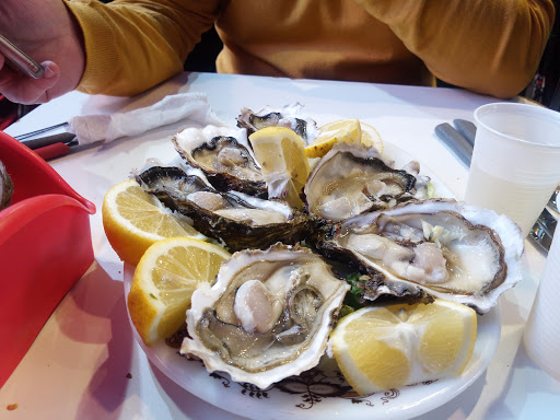 Restaurants eat oysters Naples