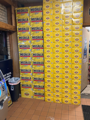 Liquor Store «10th St Liquor Store», reviews and photos, 811 10th St, North Chicago, IL 60064, USA