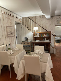 Atmosphère du Restaurant de spécialités provençales Chez Thomé à Le Tholonet - n°2