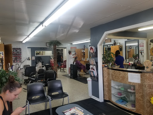 Hair Salon «Creative Styles Hair Salon», reviews and photos, 19 E Jarrard St, Cleveland, GA 30528, USA