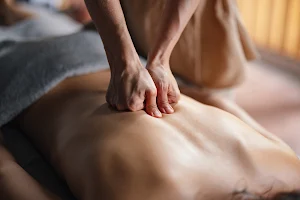 Symetria Fizjoterapia Funkcjonalna - rehabilitacja i masaż image