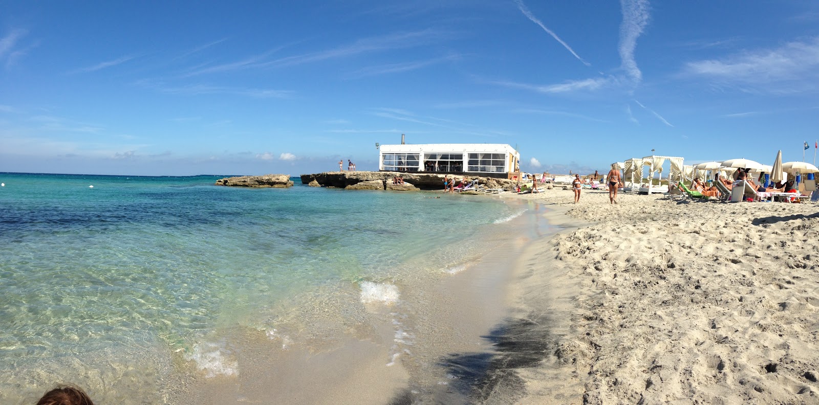 Photo de Mora Mora beach avec plusieurs moyennes baies