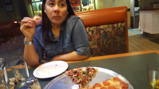 Pizza Restaurant «Round Table Pizza», reviews and photos, 4005 Manzanita Ave, Carmichael, CA 95608, USA