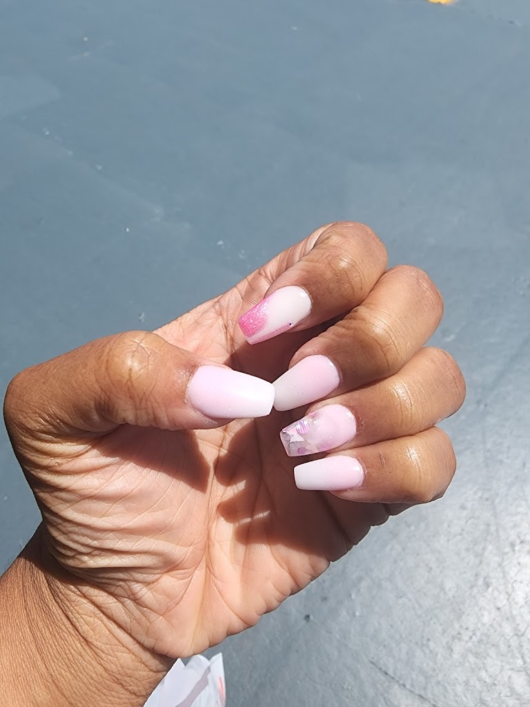 Nifty Nails INC 33023
