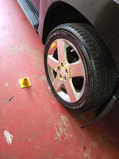 Tire Shop «Discount Tire Store - Chamblee, GA», reviews and photos, 4900 Peachtree Rd, Chamblee, GA 30341, USA