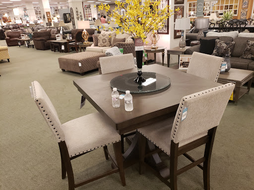 Shopping Mall «Metro Mall-Middle Village», reviews and photos, 6626 Metropolitan Ave, Middle Village, NY 11379, USA