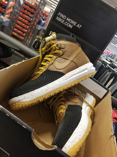Sporting Goods Store «Nike Clearance Store», reviews and photos, 1275 Marina Blvd, San Leandro, CA 94577, USA