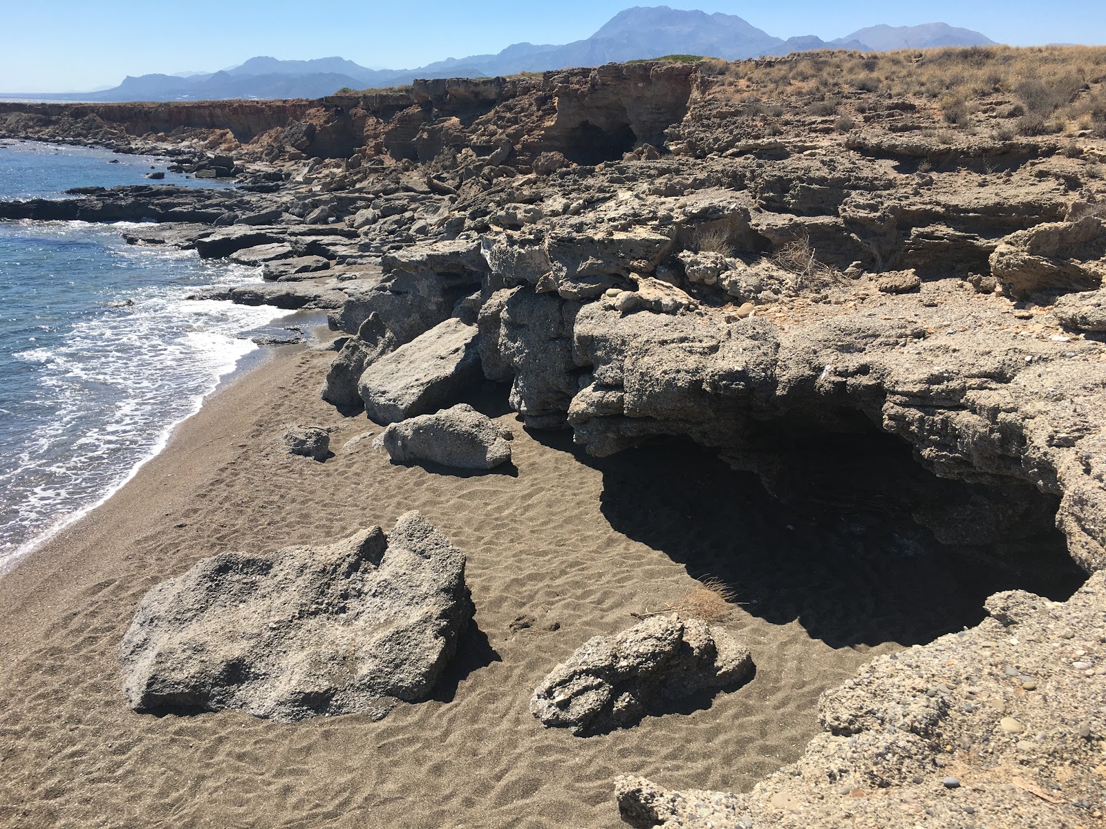 Psalidi beach'in fotoğrafı turkuaz saf su yüzey ile