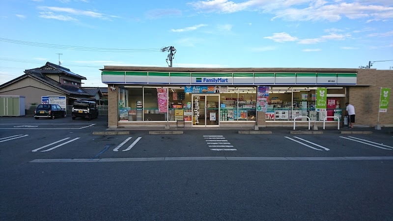 ファミリーマート 津片田店