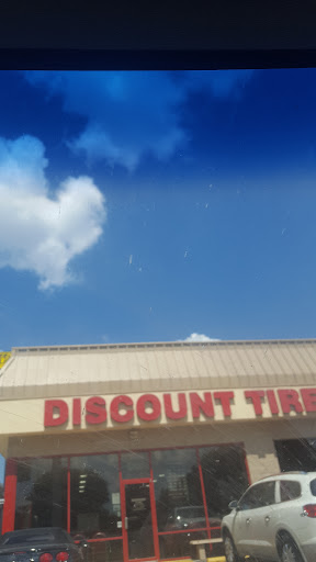 Tire Shop «Discount Tire Store», reviews and photos, 8219 Research Blvd, Austin, TX 78758, USA