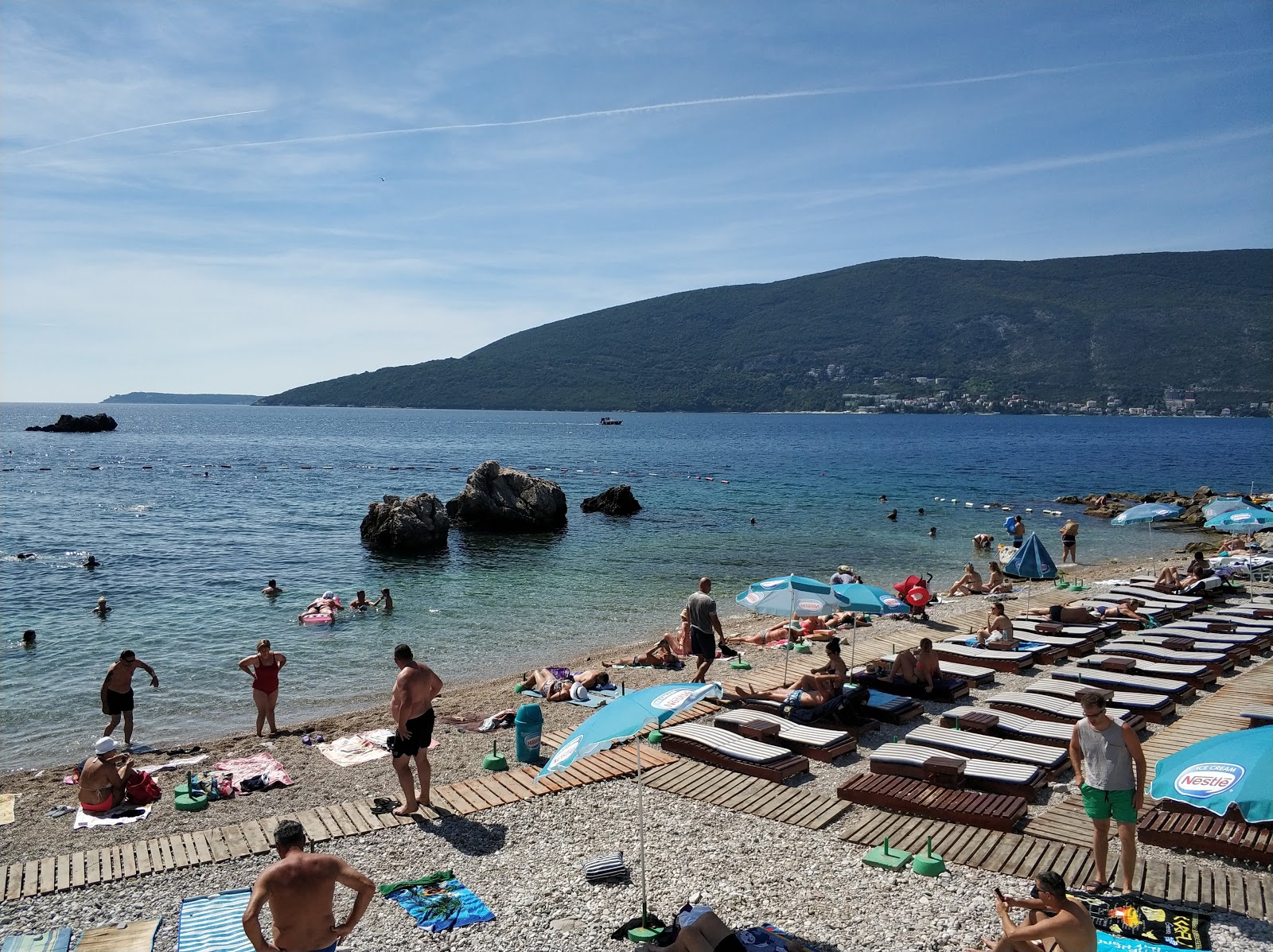 Foto di Herceg Novi beach e l'insediamento