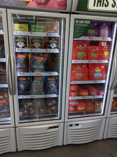Pet Supply Store «Pet Supplies Plus», reviews and photos, 5418 N Blackstone Ave, Fresno, CA 93710, USA