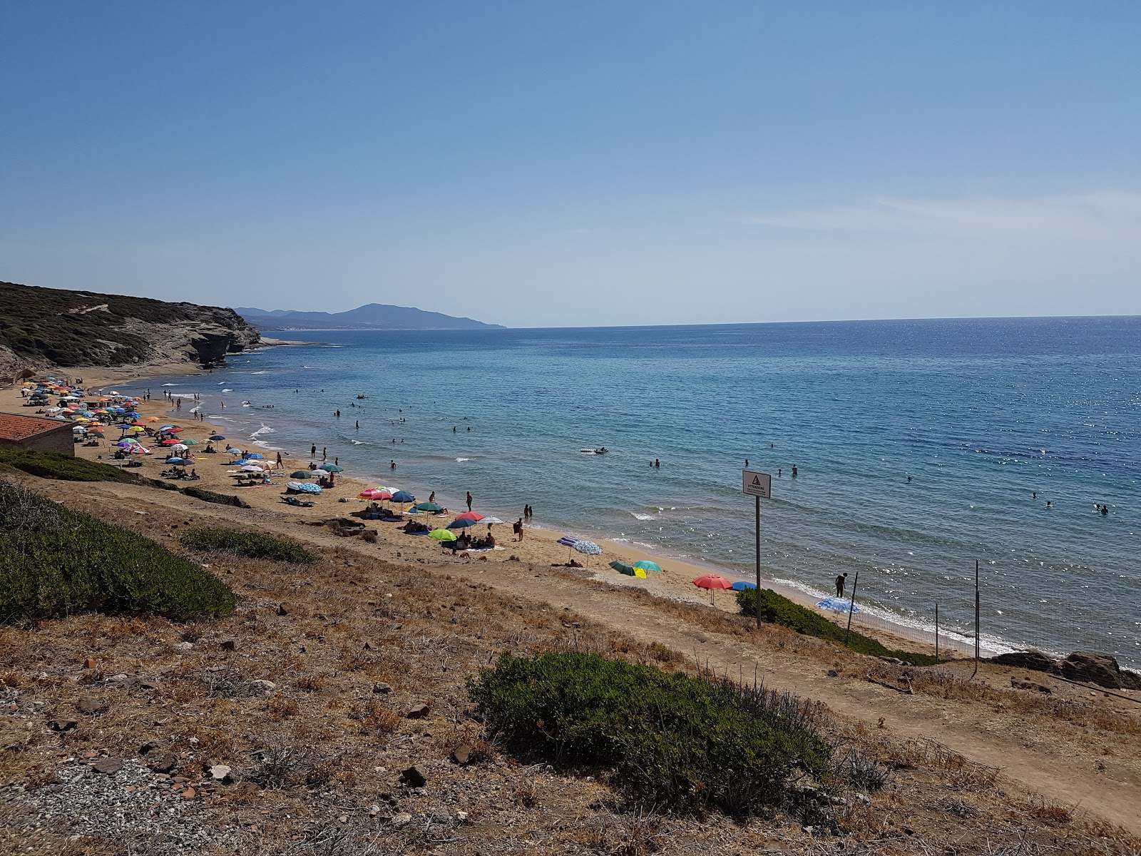 Fotografija Funtanazza beach podprto z obalami