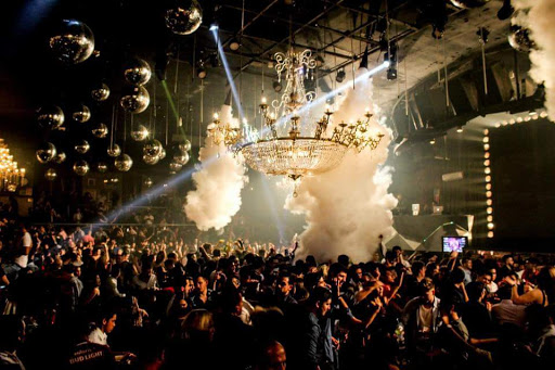 Nightclubs open on Sunday in Tijuana