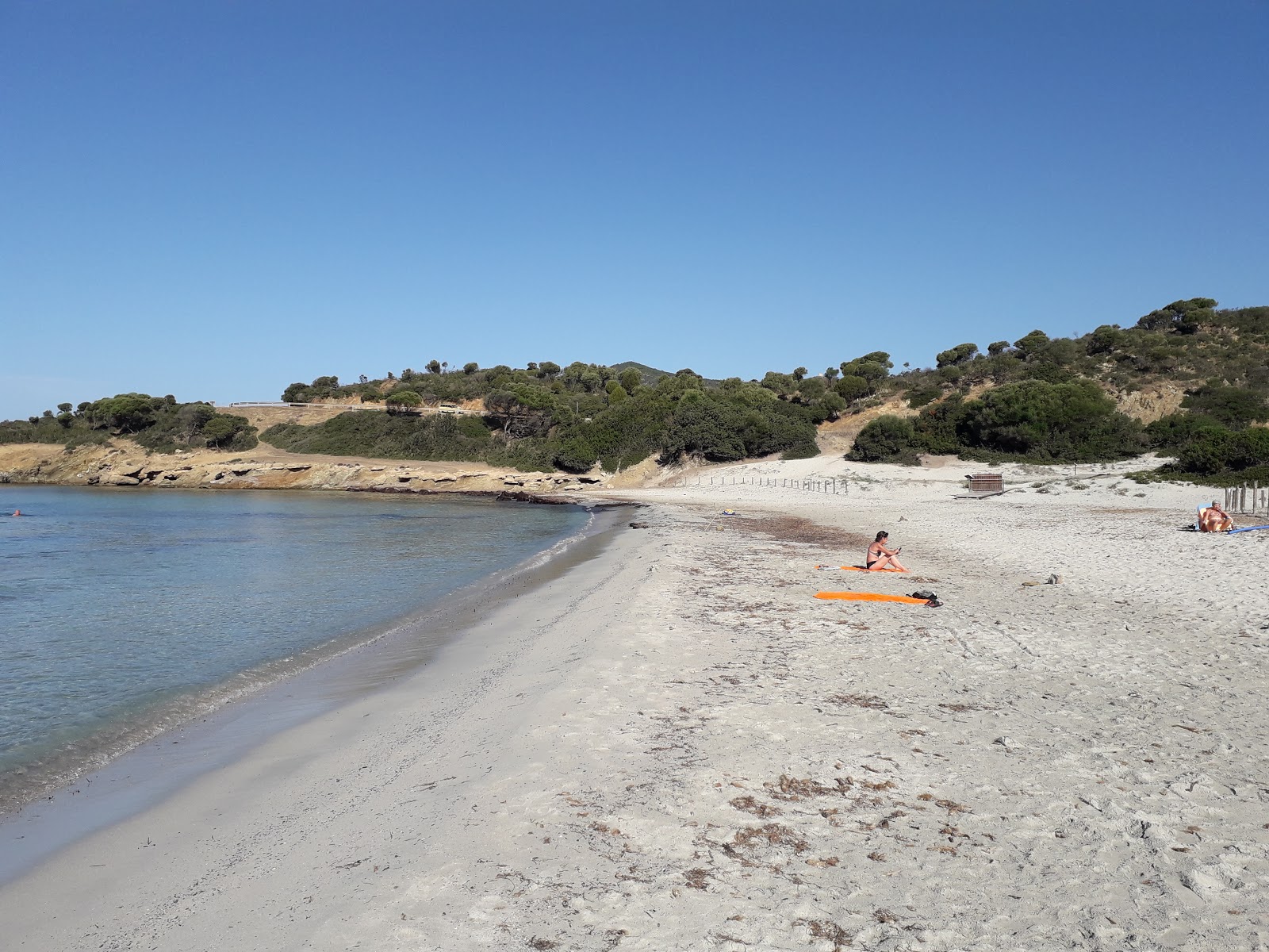 Foto de Spiaggia di Piscinni con parcialmente limpio nivel de limpieza